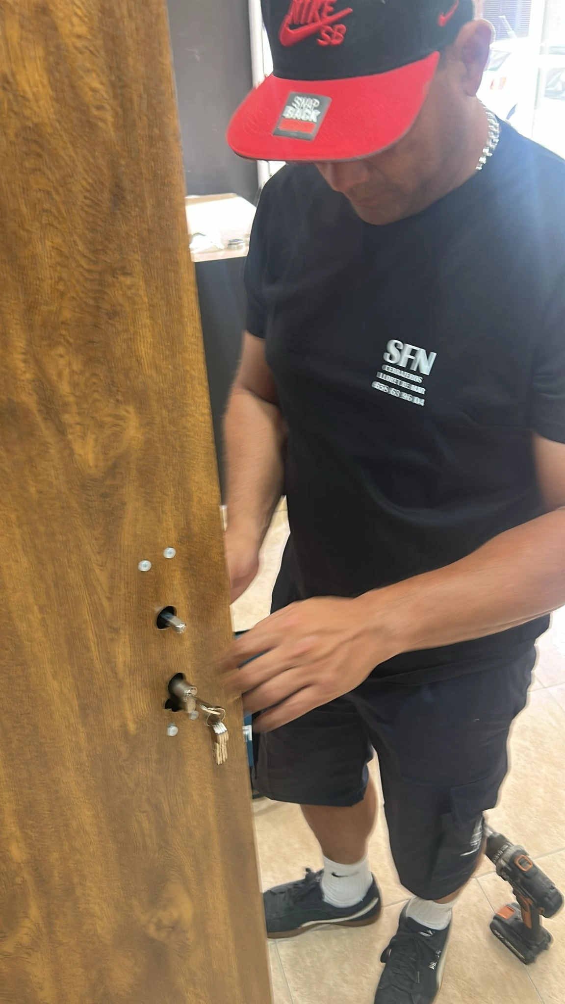 Reparación de puerta por cerrajero urgente en Lloret de Mar
