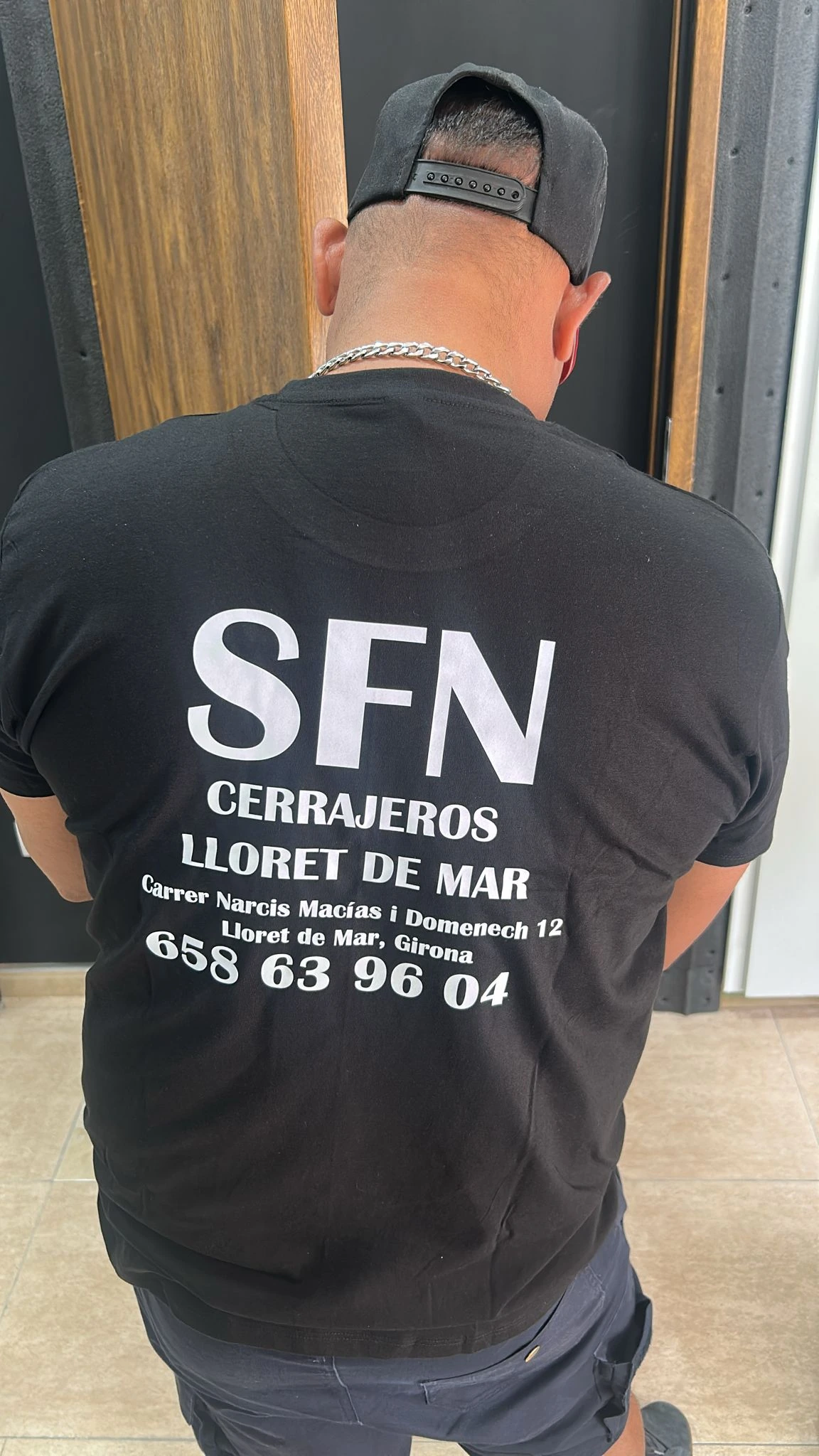 Técnico de SFN Cerrajeros Lloret de Mar trabajando